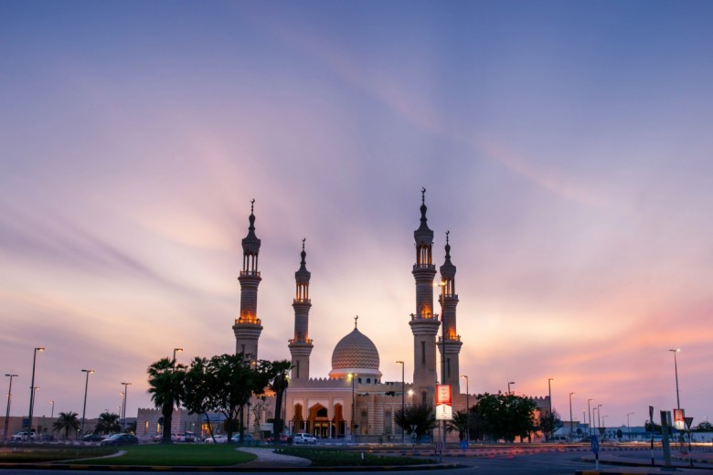 Shaikh Zayed Mosque in Ras Al Khaimah at sunset the heart of northern emirate of the UAE iStock 1062055112 1