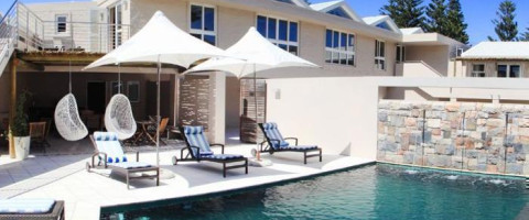 4* Abalone Guest Lodge - Hermanus Holiday Package (3 Nights)